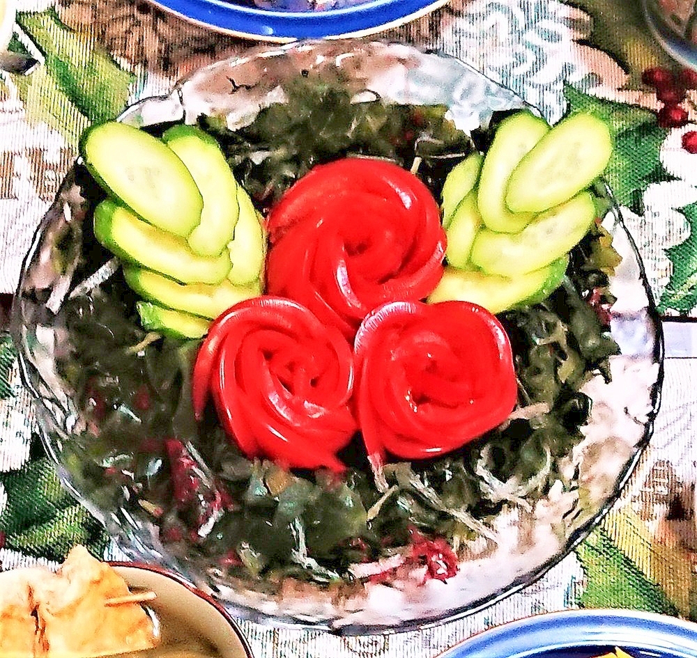 【トマトのヒイラギと海藻のクリスマスリースサラダ】