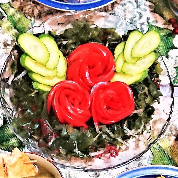 トマトのヒイラギと海藻のクリスマスリースサラダ レシピ 作り方 By s4 楽天レシピ トマトのヒイラギと海藻のクリスマスリースサラダ レシピ 作り方 By s4 楽天レシピ