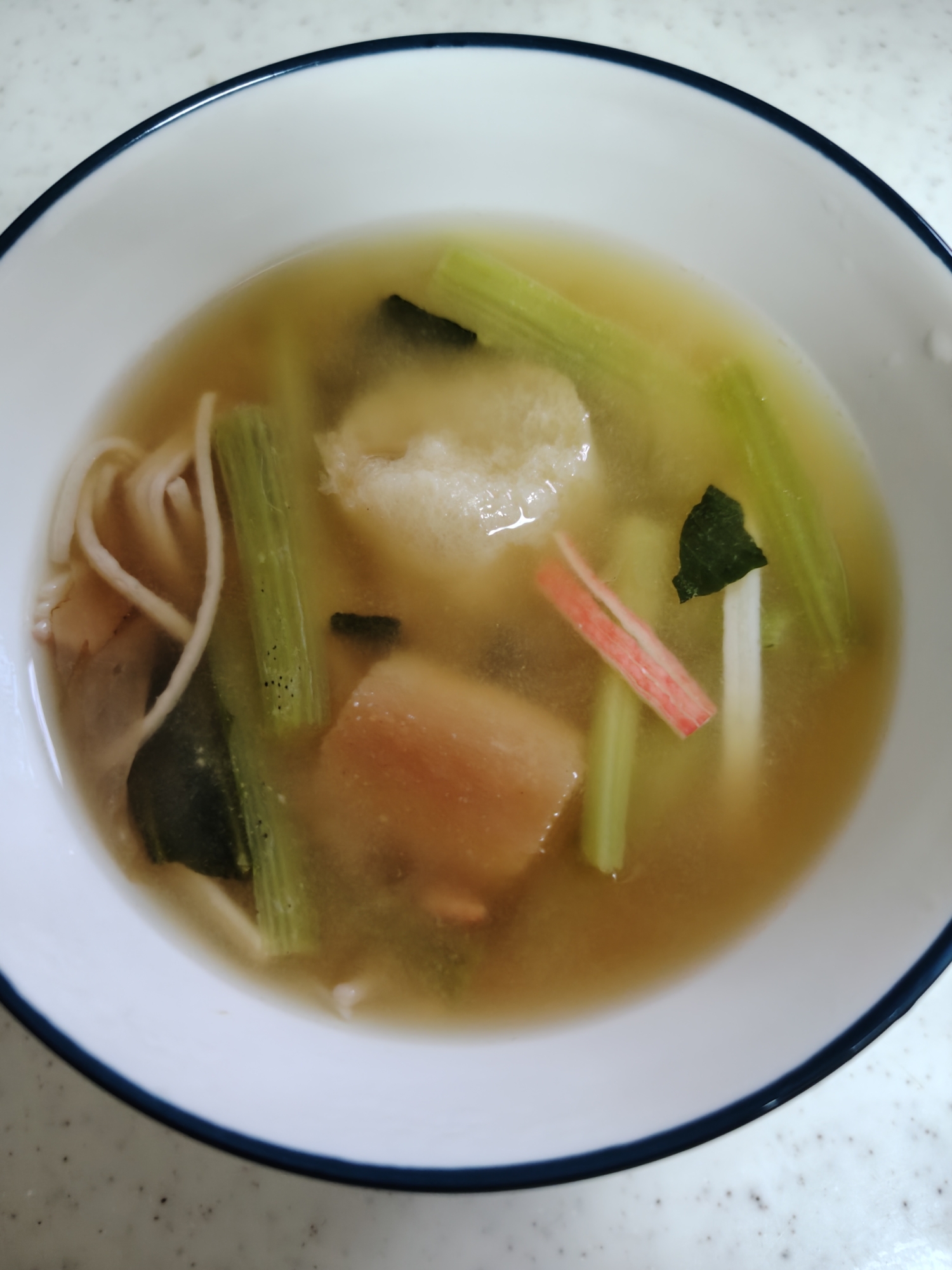 小松菜とカニカマとお麩のお味噌汁