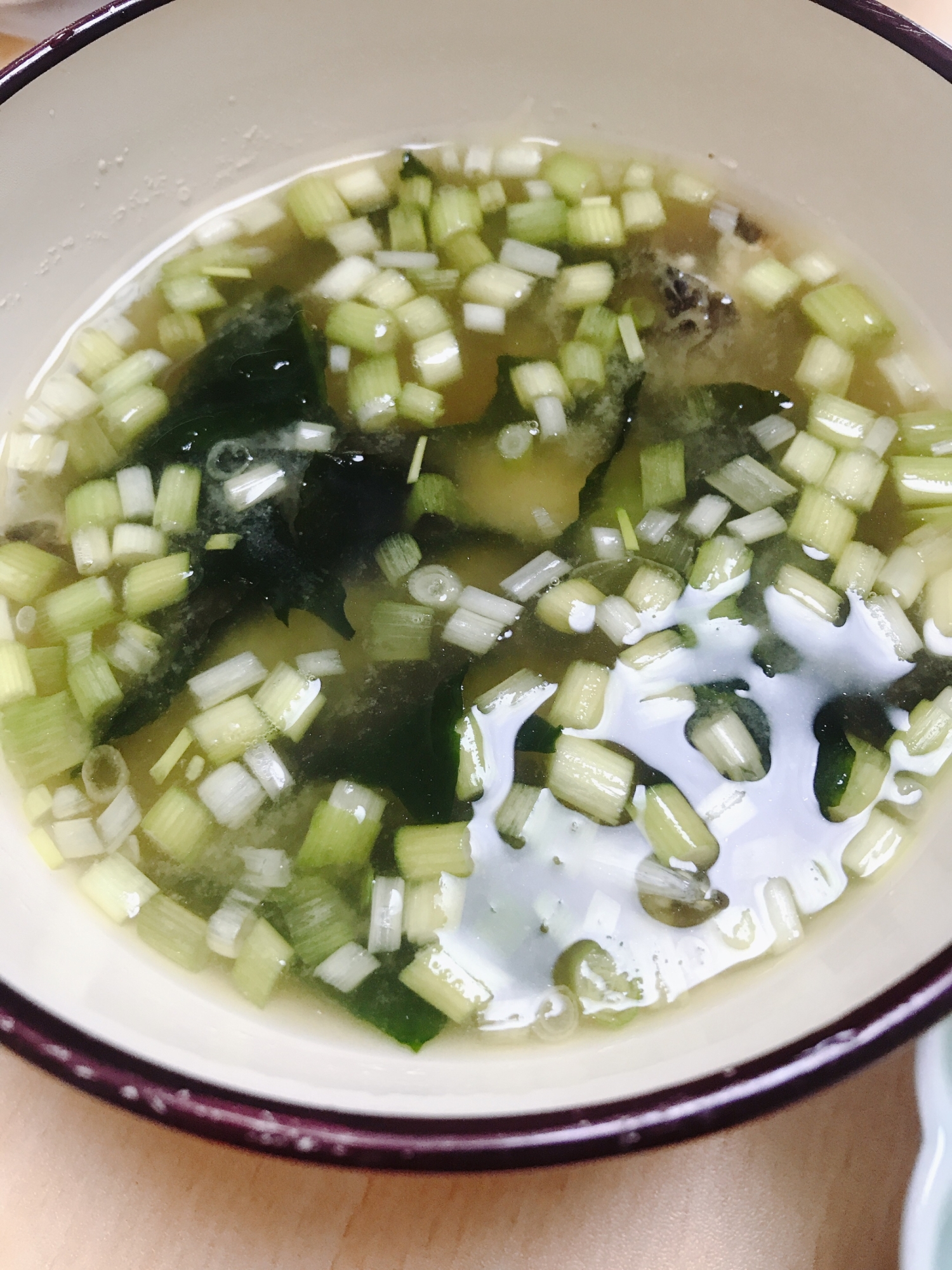 たっぷり小ネギとワカメのお味噌汁