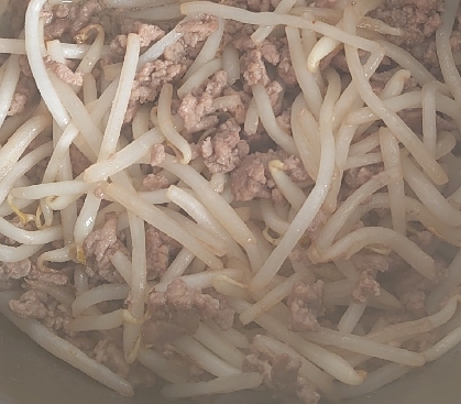 包丁不要で簡単☆合い挽き肉ともやしの味噌炒め