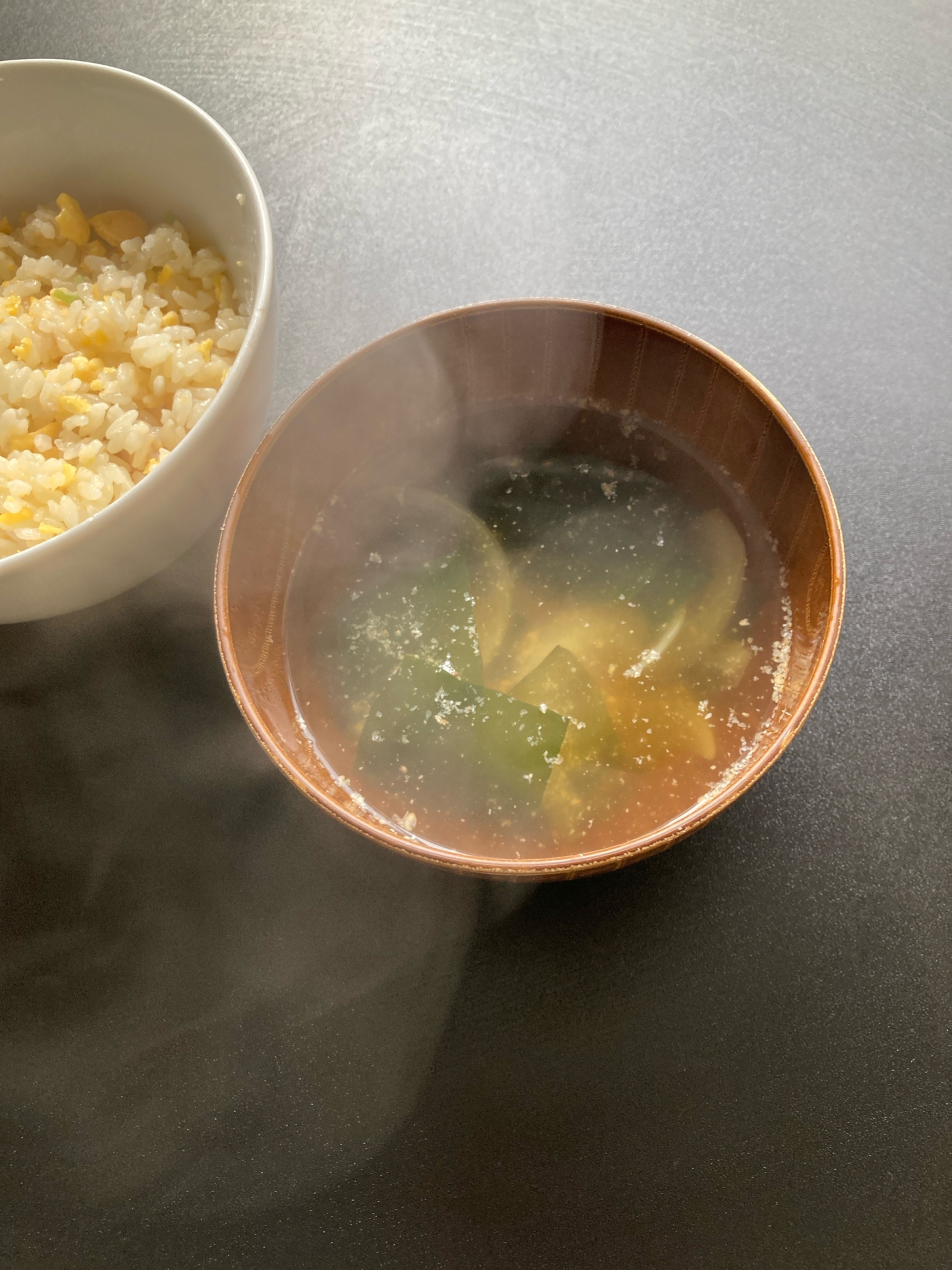 わかめと玉ねぎの中華風スープ