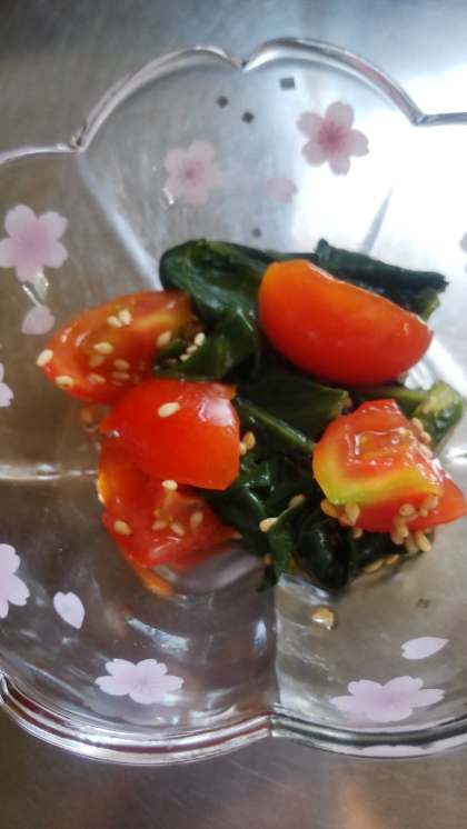 レンジで簡単♡栄養バランス◎小松菜トマトのごま和え