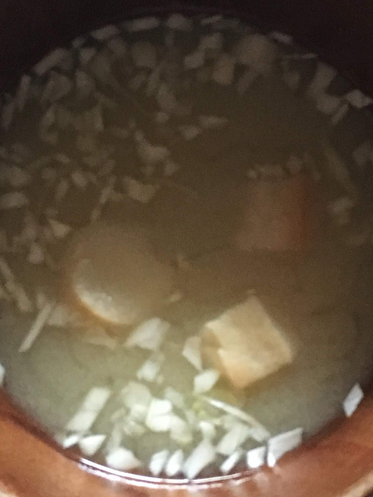 煮干し、ネギ、おつゆ麩の味噌汁