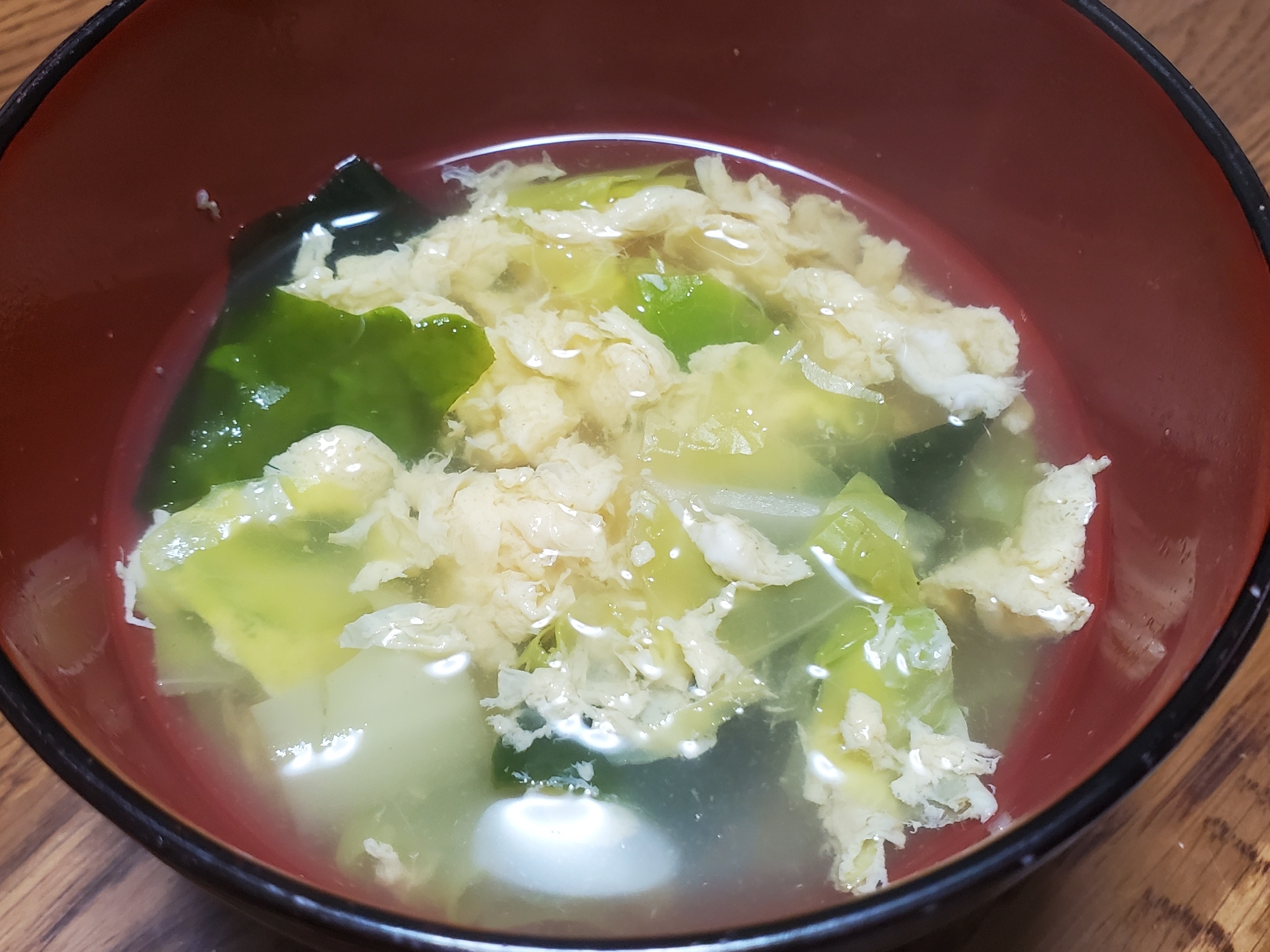 キャベツとわかめの和風卵スープ