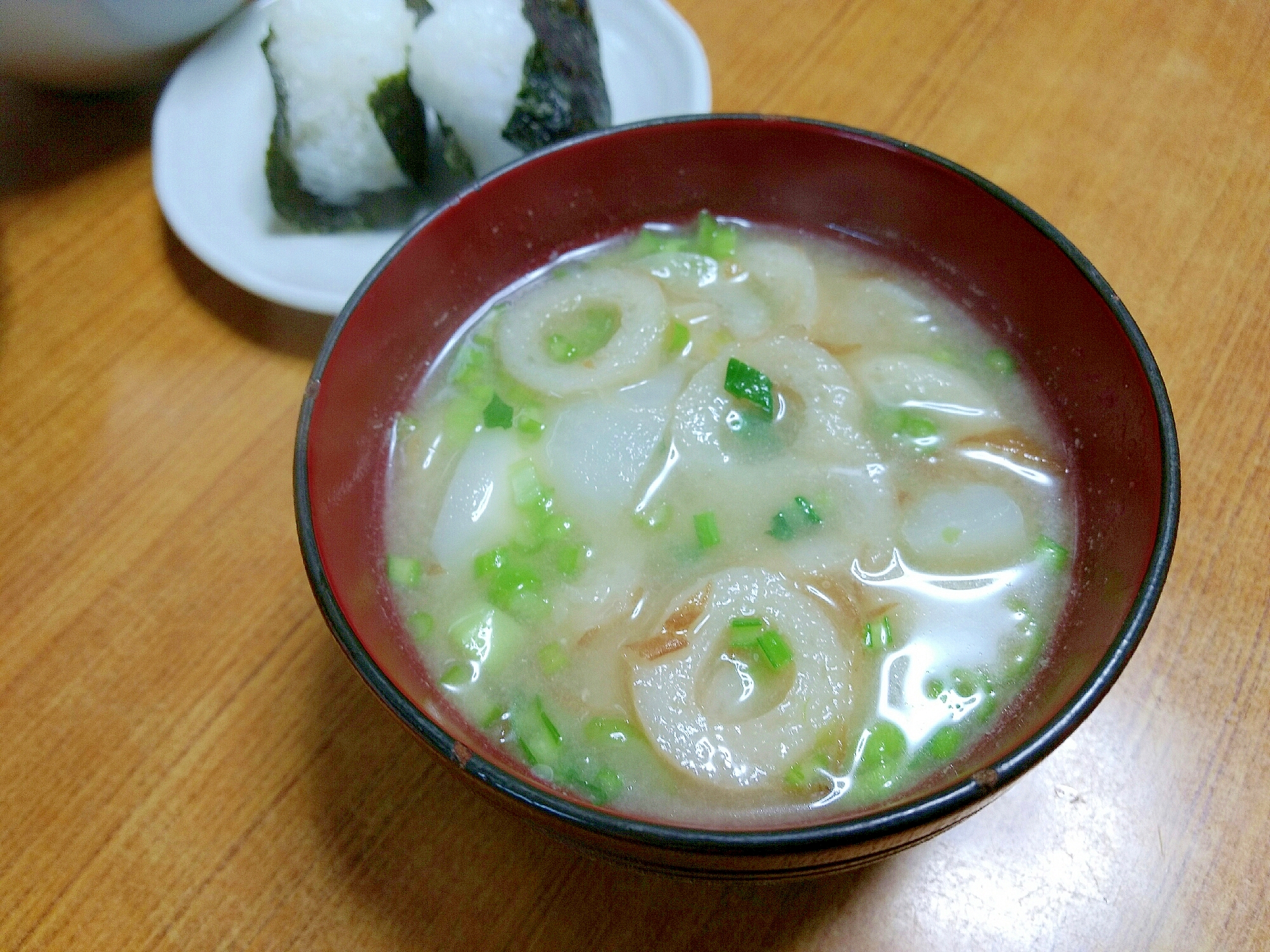 葉ごとまること♪かぶとちくわのお味噌汁