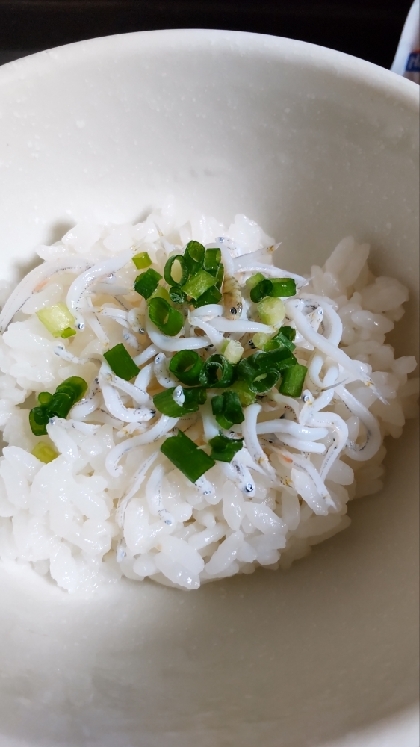 わさび醤油のしらす丼