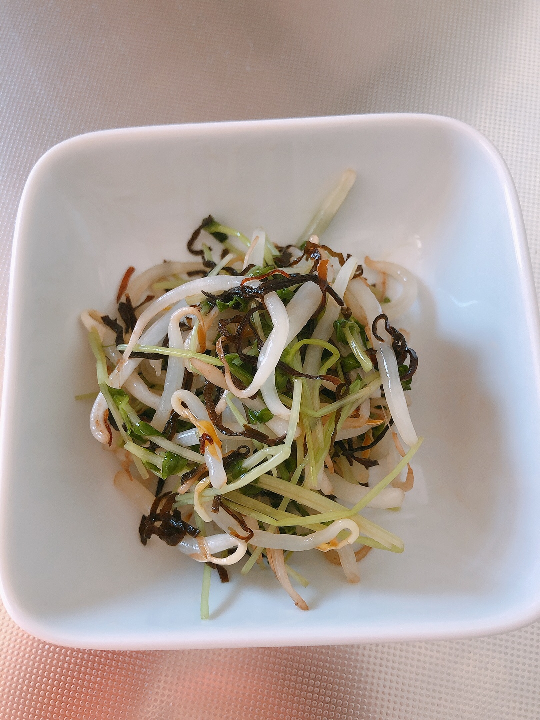 豆苗ともやしの塩昆布和え