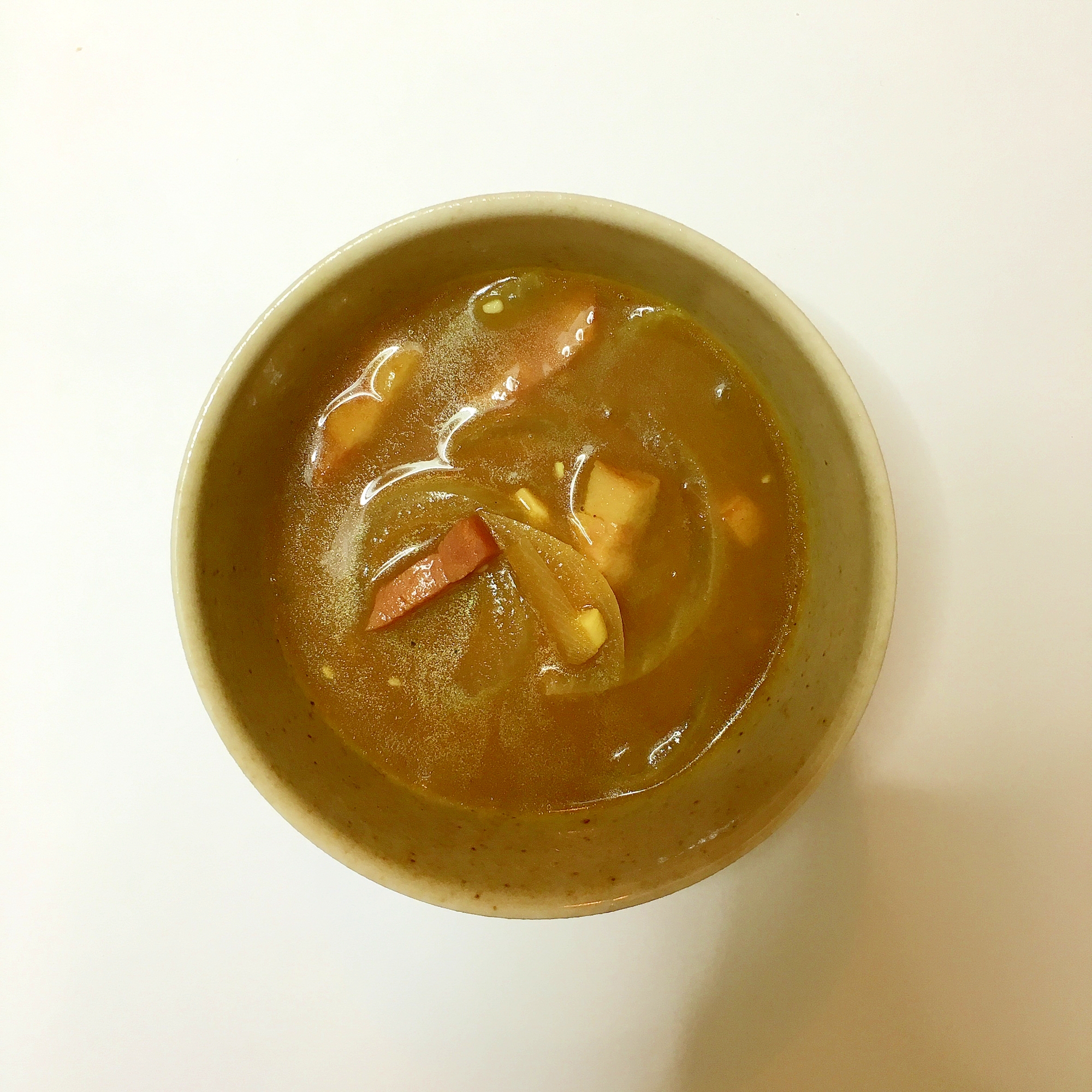 玉ねぎとベーコンのカレースープ