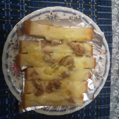 ツナマヨごまチーズトースト