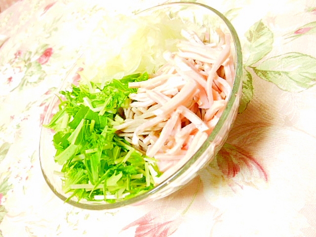 ❤水菜と新玉葱とハムのぶっかけ蕎麦❤