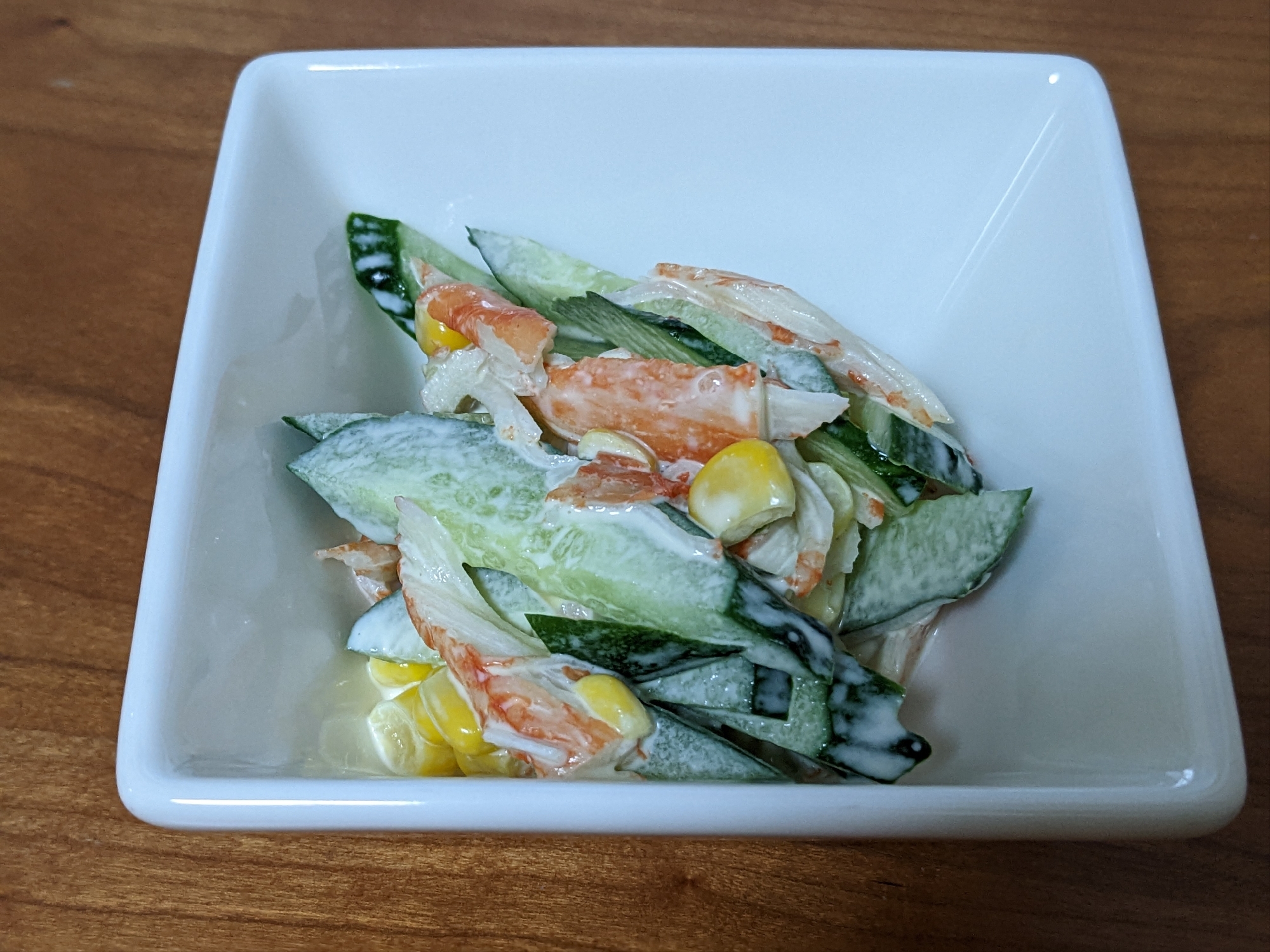 カニカマ・きゅうり・コーンの３色サラダ