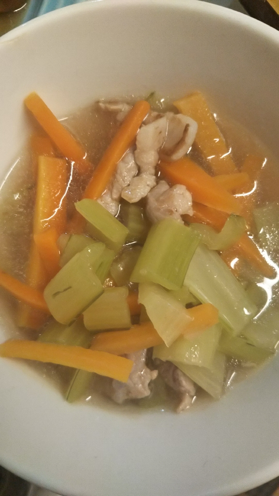 豚バラとターサイの中華スープ