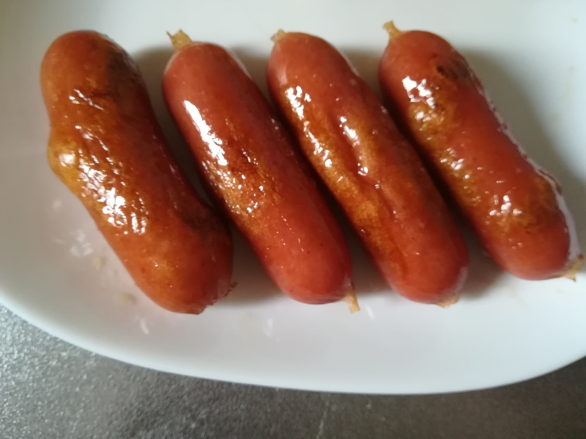 パリっとジューシーにウインナーを焼く方法