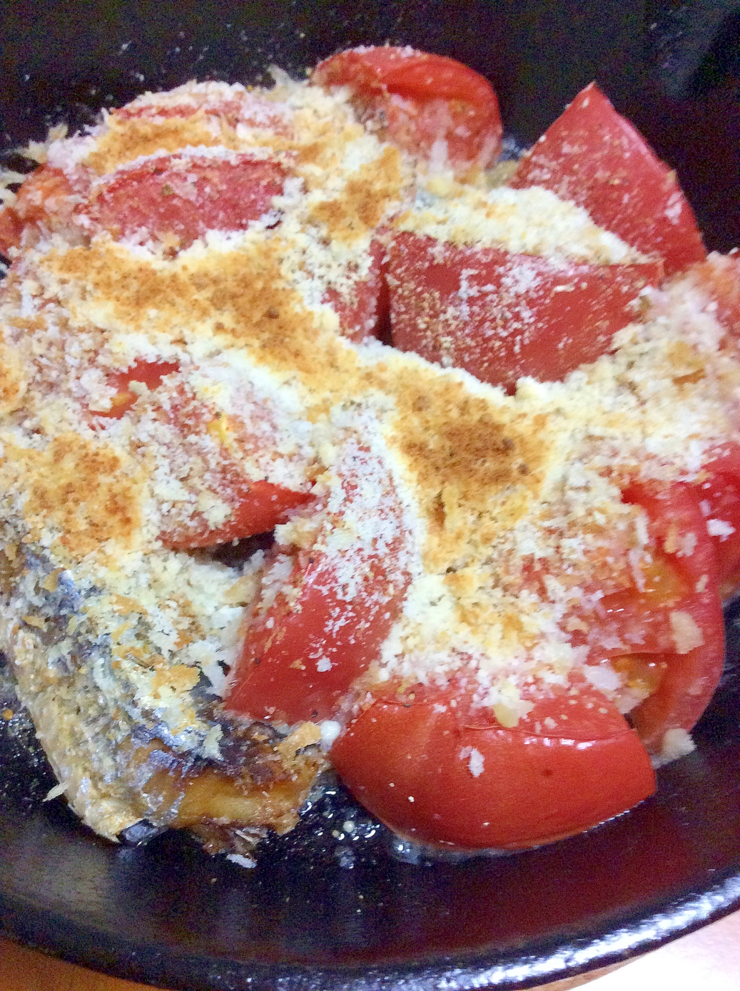 トマトとオイルサーディンのパン粉焼き