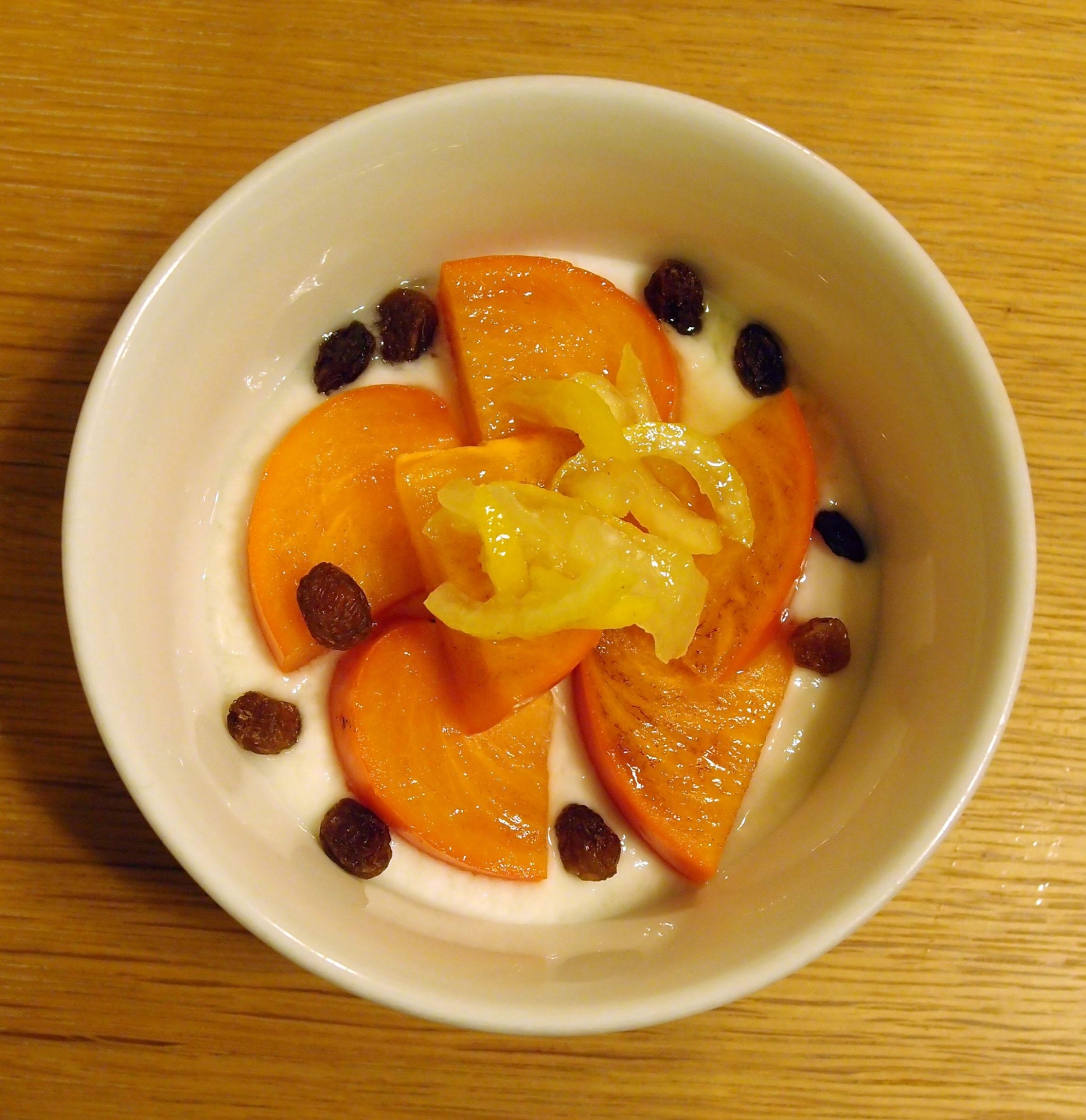 柚子皮のリンゴ酢漬けとレーズンと柿のヨーグルト