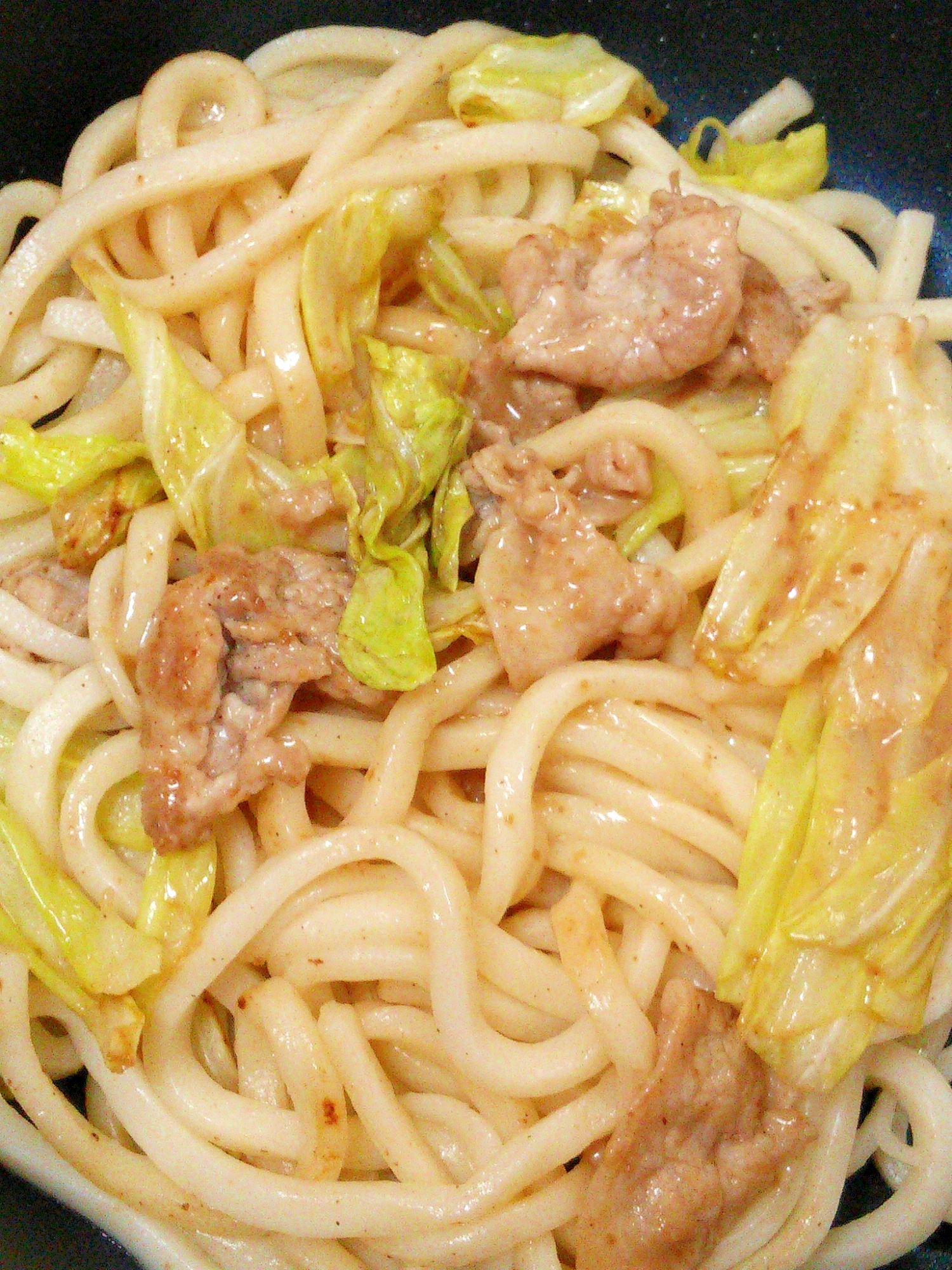 ごまだれでまろやかに☆豚肉とキャベツの焼きうどん