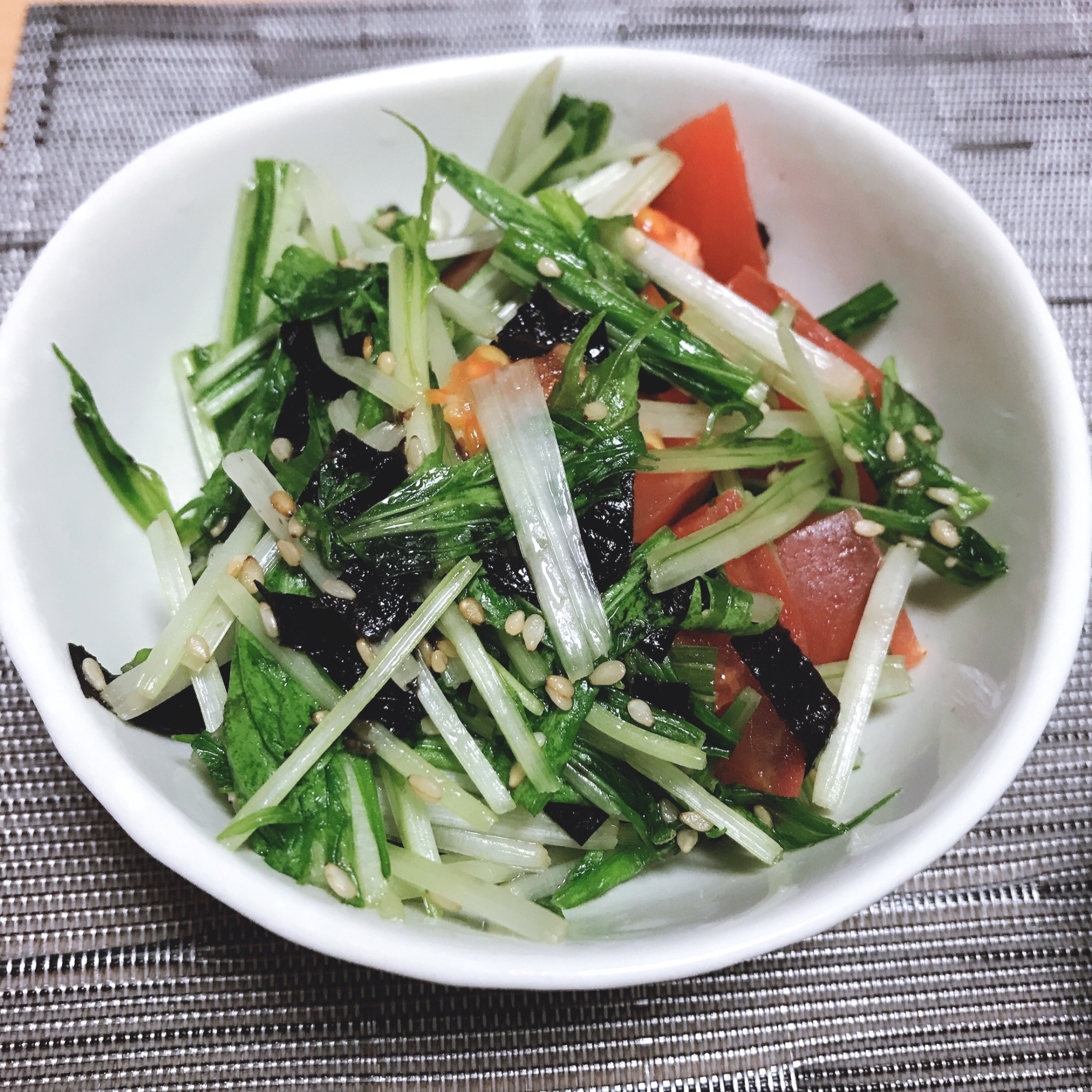 水菜とトマトと味のりのサラダ