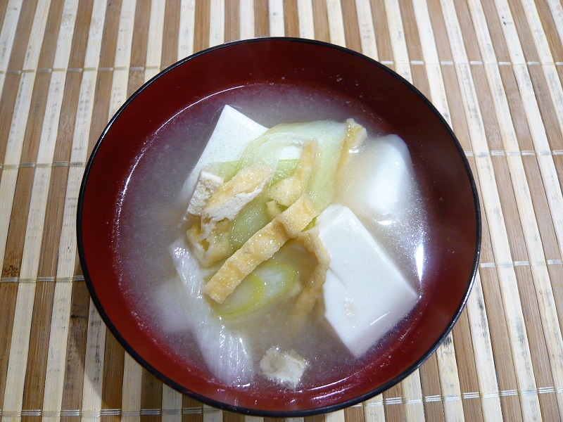 豆腐とネギの味噌汁