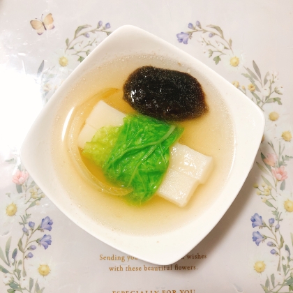 しいたけ・絹ごし豆腐・長ネギのお吸い物（昆布だし）