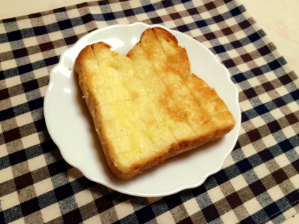 本当に食パンがメロンパンみたいな味になってびっくりです( ^ω^ )朝ごはんやおやつにピッタリですね。ありがとうございました。