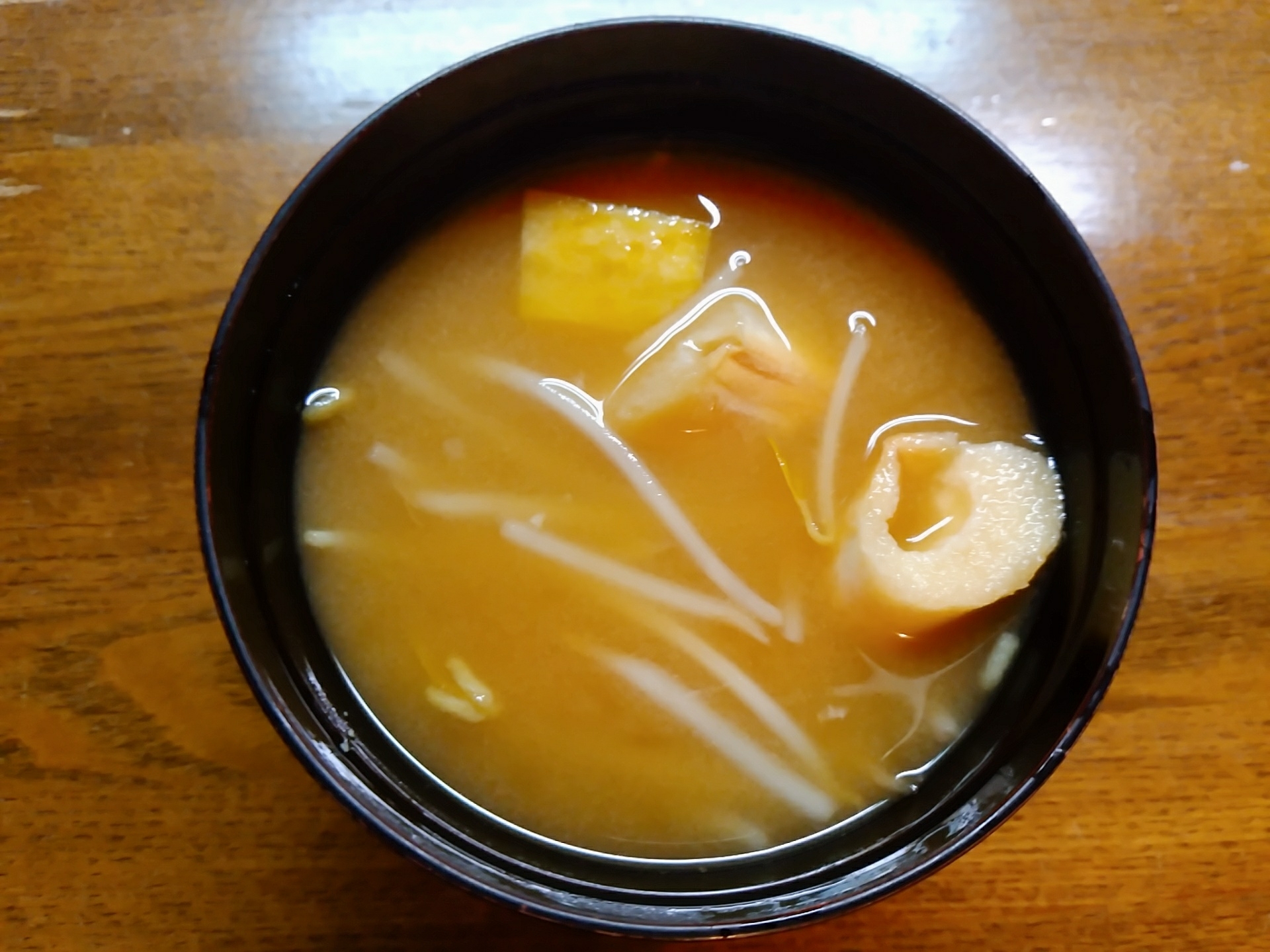 薩摩芋ともやしと麩の味噌汁
