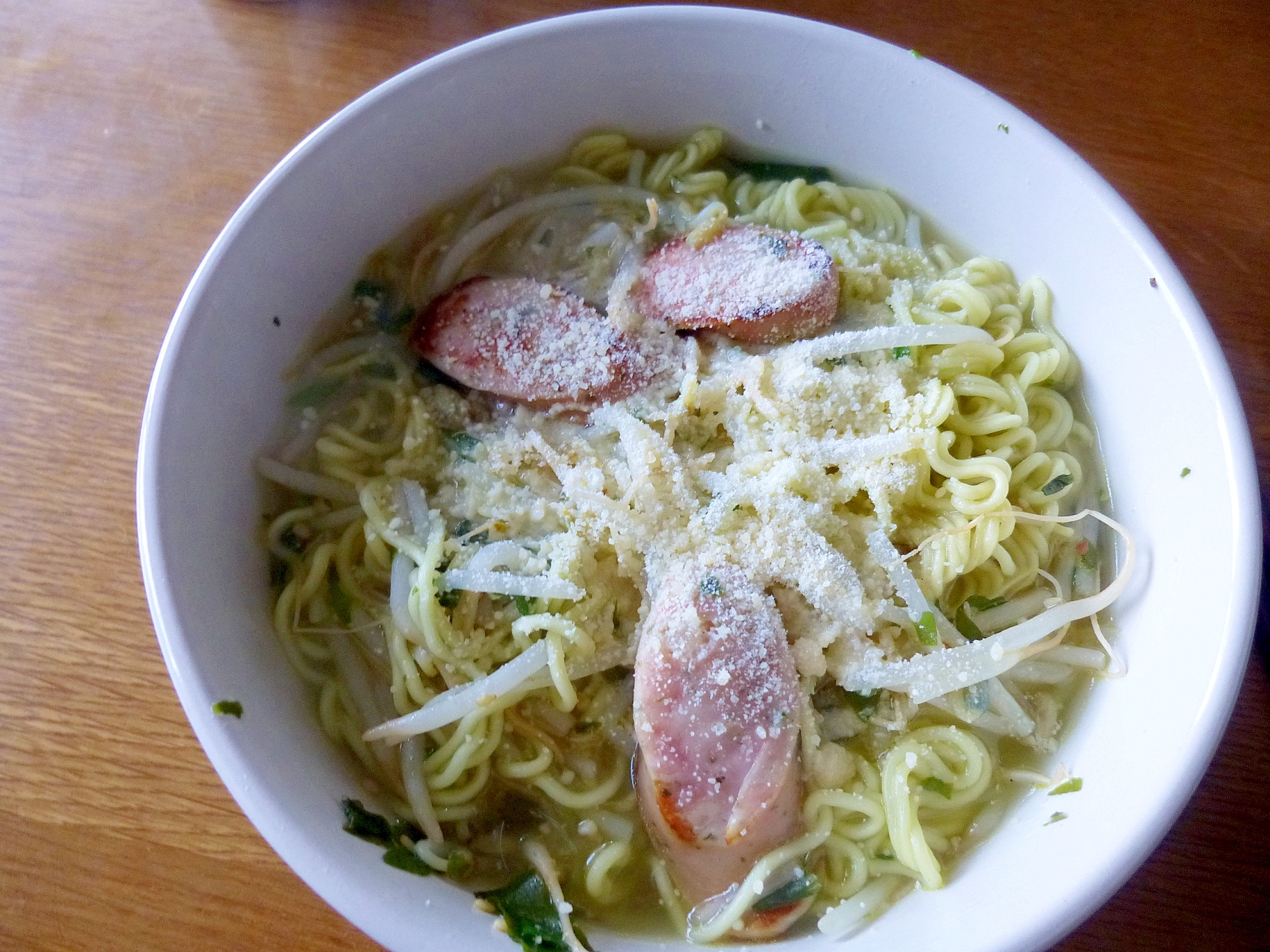 粉チーズをふりかけて洋風ラーメン レシピ 作り方 By 4045g 楽天レシピ