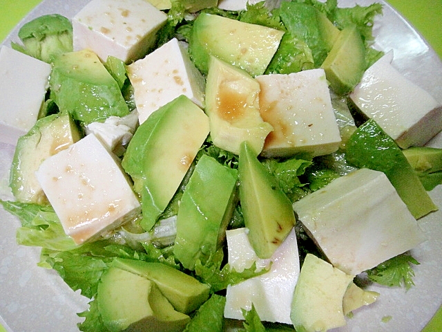豆腐とアボカドわさび菜のサラダ
