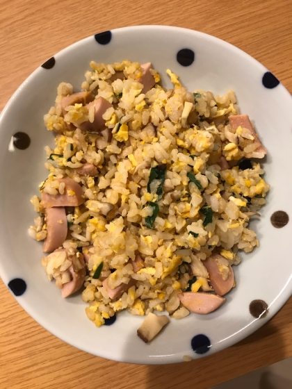 魚肉ソーセージと卵と大根葉の炒飯