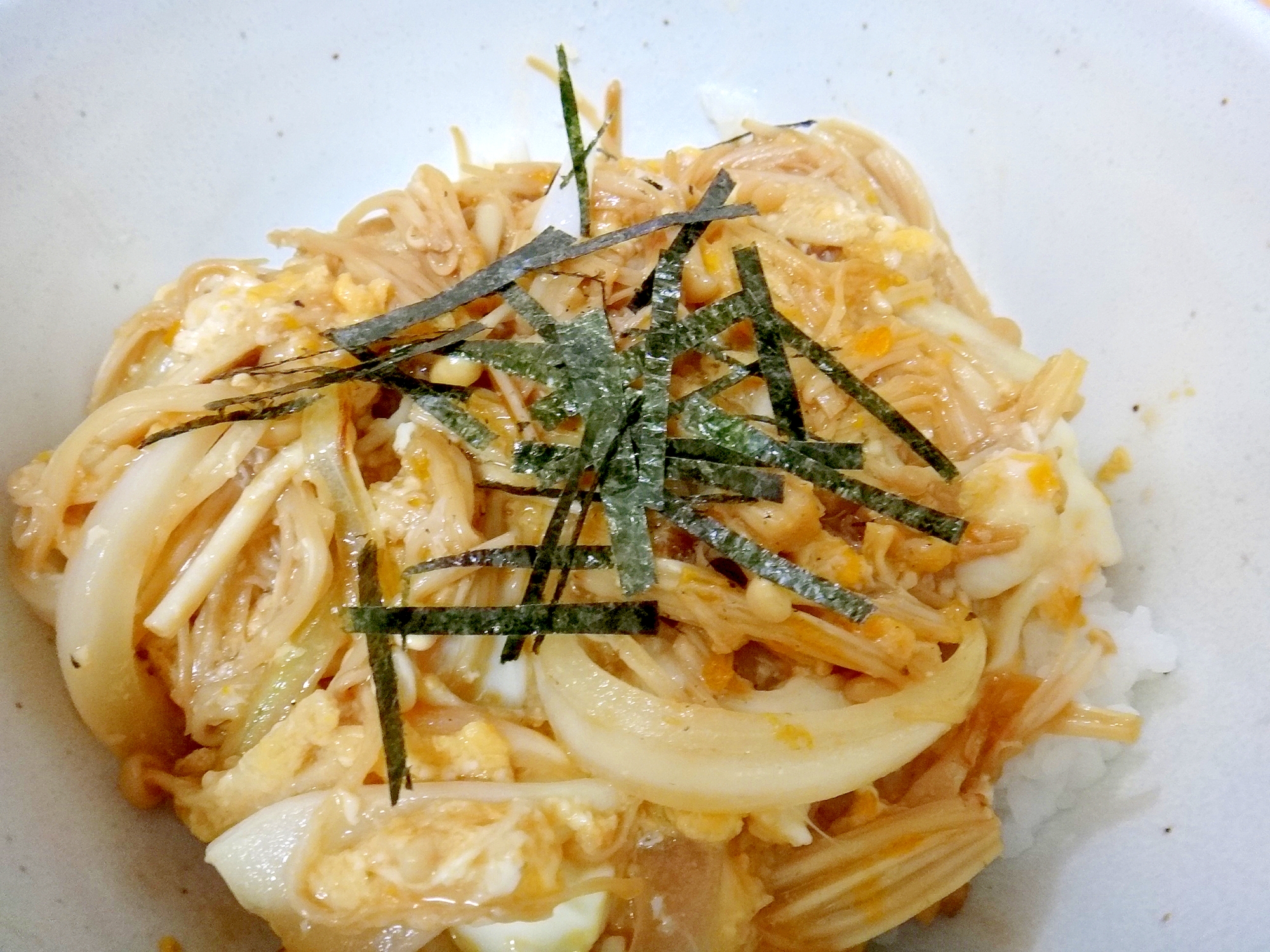 肉なしでもえのきでボリューム！とろーり玉子丼