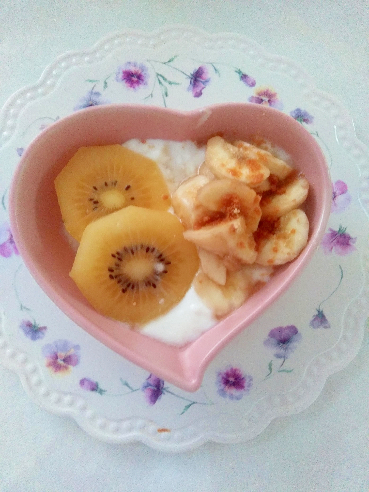 きな粉かけバナナのヨーグルト～キウイ添え