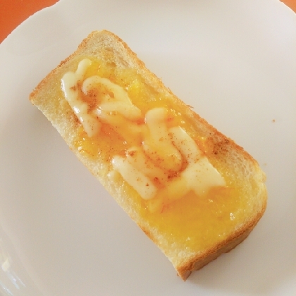 オレンジマーマレードととろけるチーズのトースト