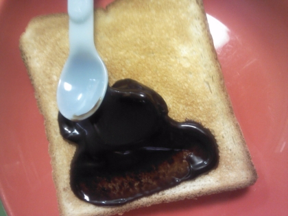 食パンに　溶かしチョコバター