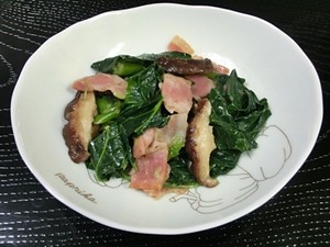 小松菜のレシピ嬉しいです＾＾ありがとうございます♪ベーコンの塩味で椎茸も小松菜も美味しくいただけました♪簡単で美味しかったです。又作りたいと思います♪お弁当にも
