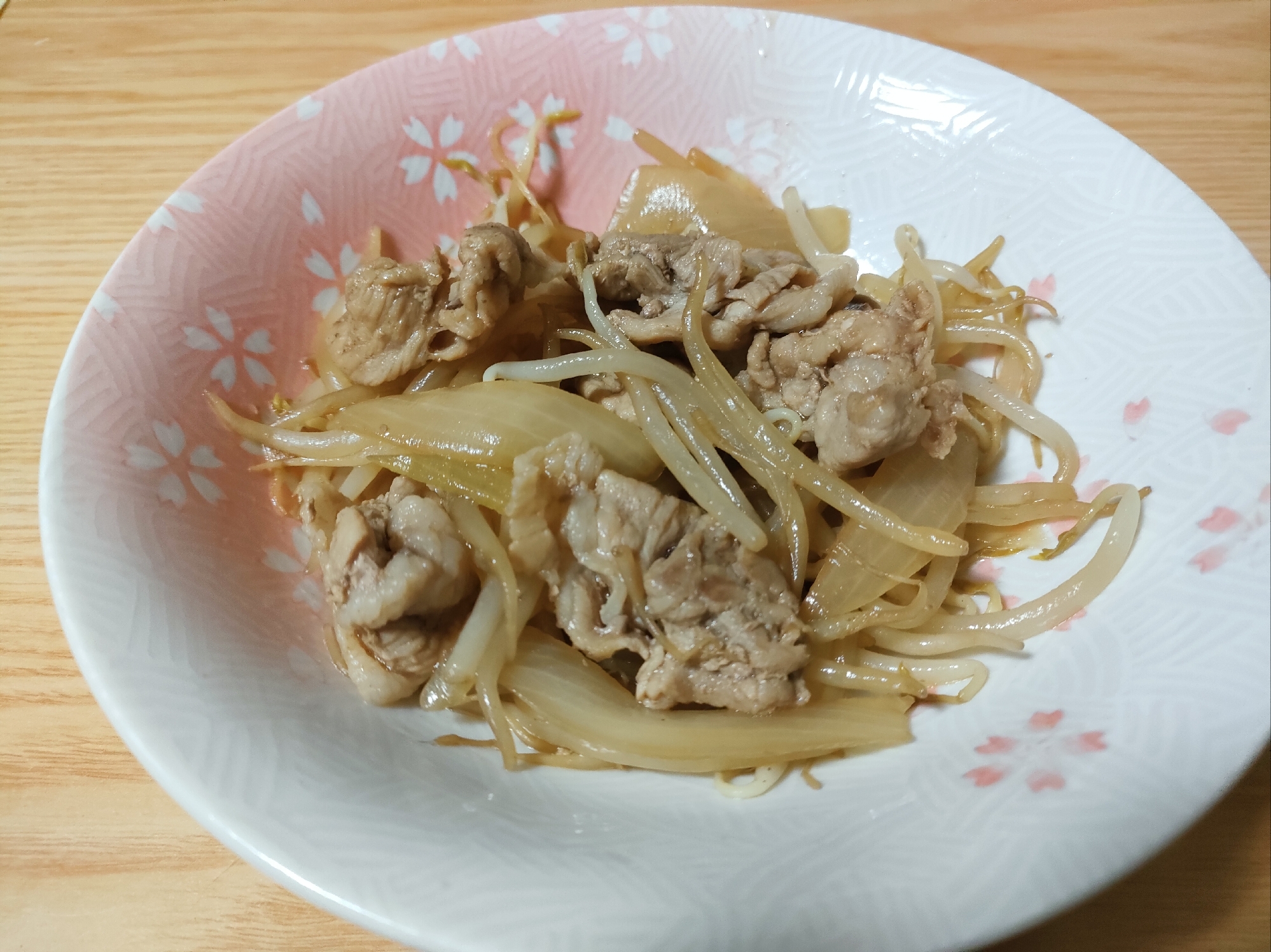 豚肉ともやしと玉ねぎのオイスターソース炒め