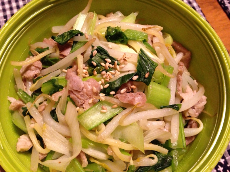小松菜とネギと豚肉の塩ごま焼きそば。