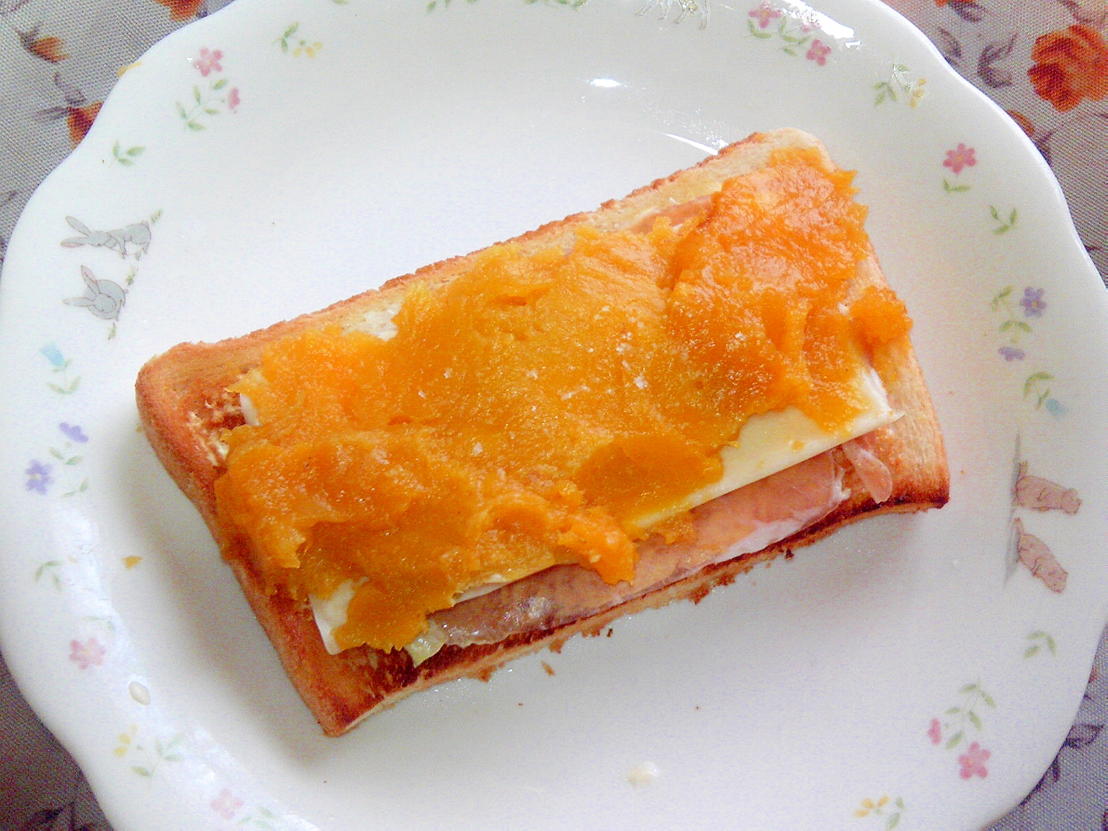 安納芋と生ハムチーズのトースト