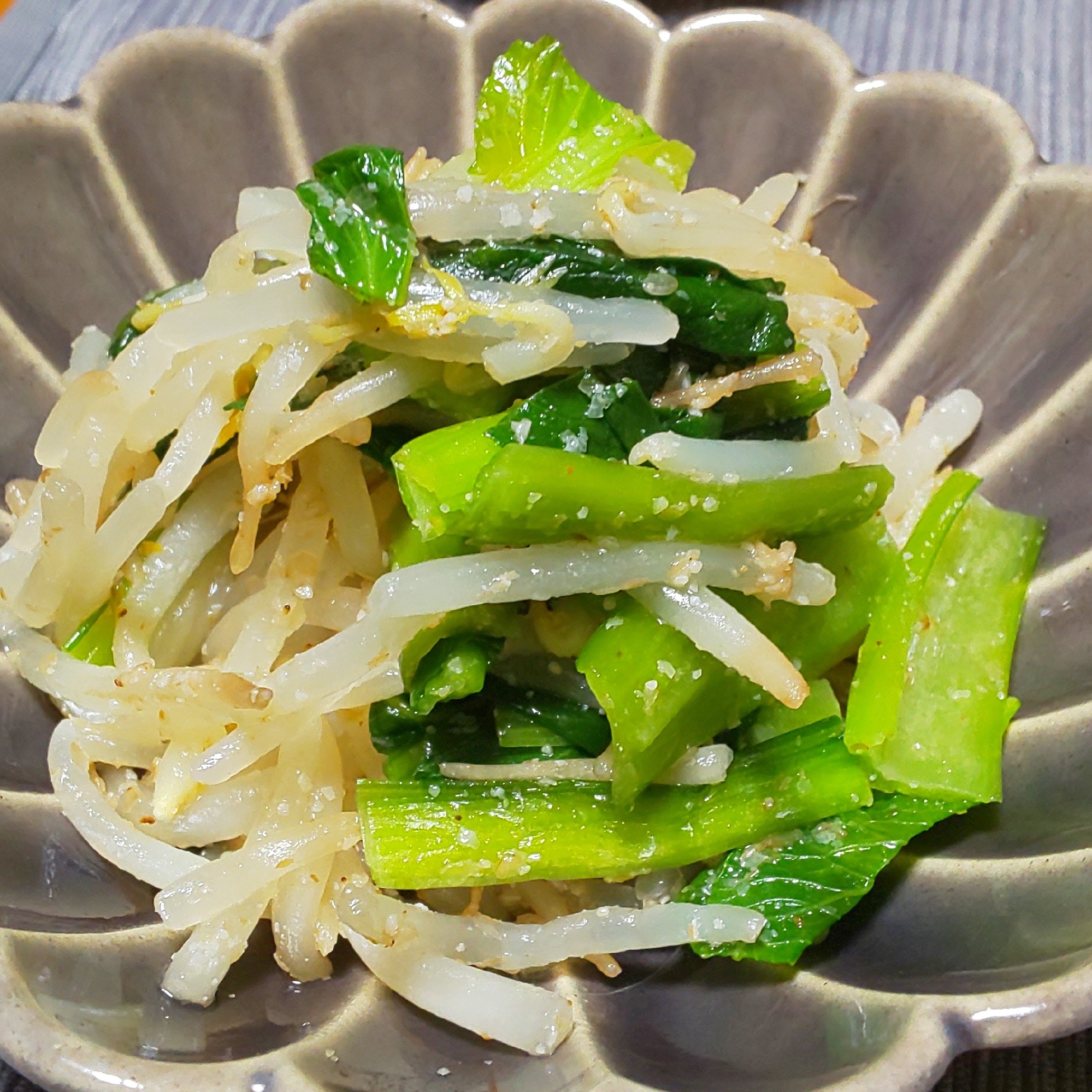 レンジで作る小松菜ともやしのナムル