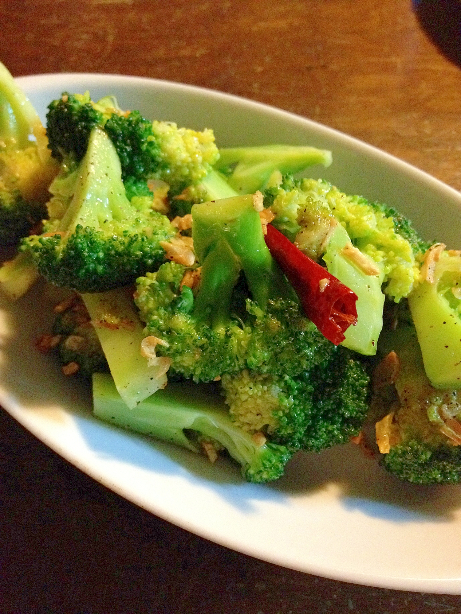 ワインに合う ブロッコリーのガーリック炒め レシピ 作り方 By きのこのみみ 楽天レシピ