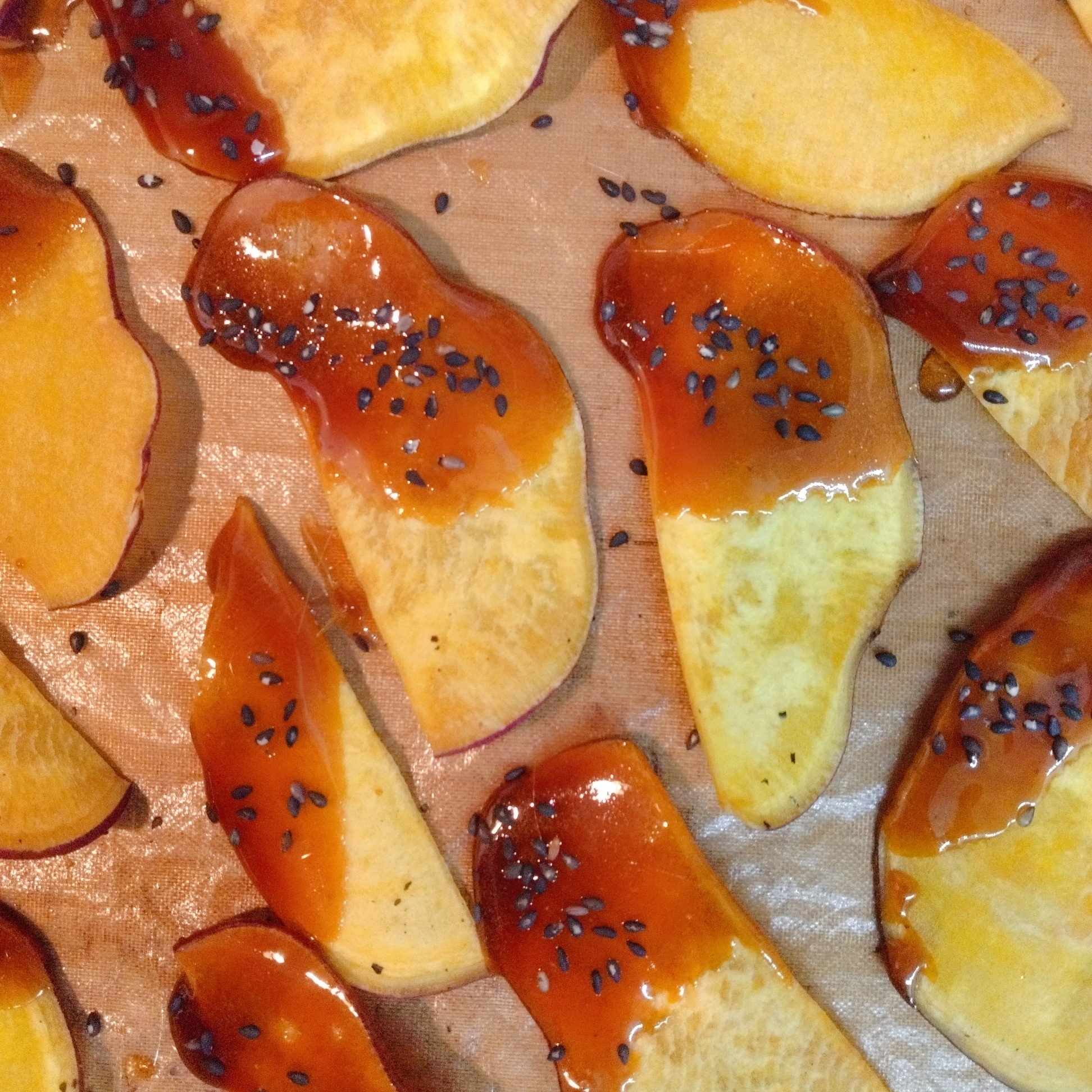 がりっと飴がクセになる!さつまいもチップス