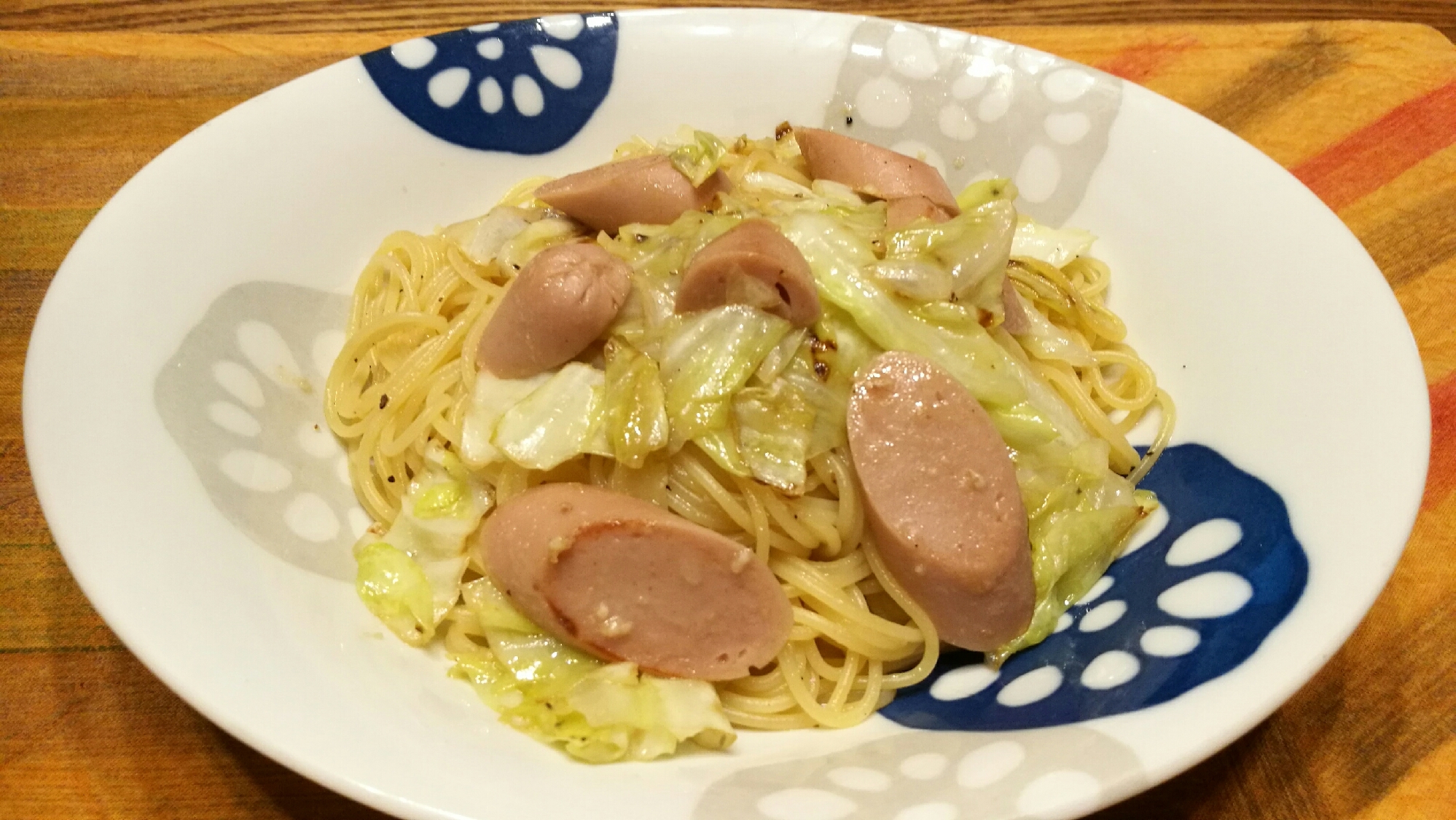 魚肉ソーセージとキャベツのパスタ