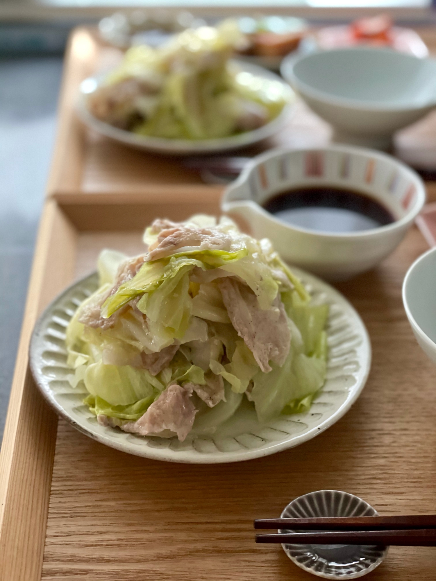 レモン醤油タレで食べる豚肉とキャベツの重ね蒸し