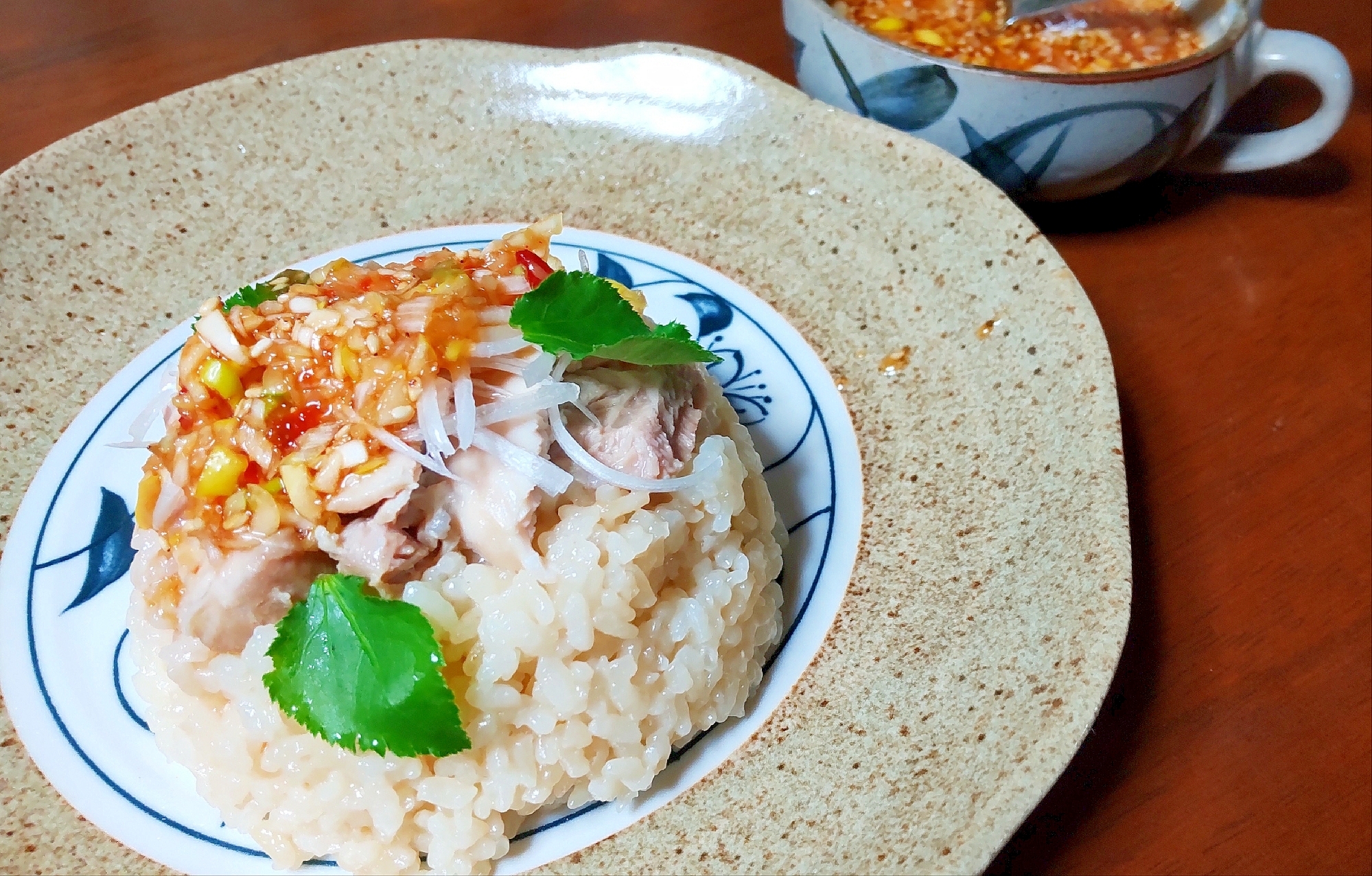 タイの鶏もも肉炊き込みご飯（カオマンガイ）