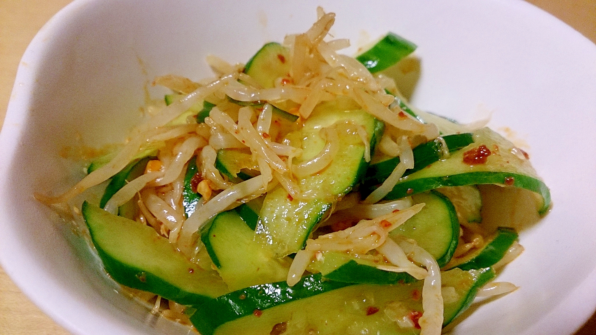 もやしときゅうりのピリ辛ナムル 食べるラー油で レシピ 作り方 By ぼーずの母ちゃん 楽天レシピ