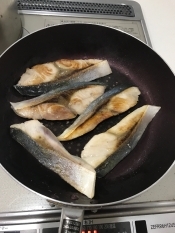 フライパンで ハマチの塩焼き レシピ 作り方 By あいmaman 楽天レシピ フライパンで ハマチの塩焼き レシピ 作り方 By あいmaman 楽天レシピ