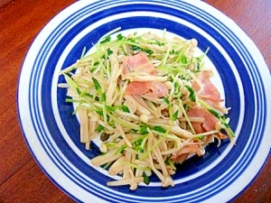 豆苗とエノキ茸のベーコン炒め