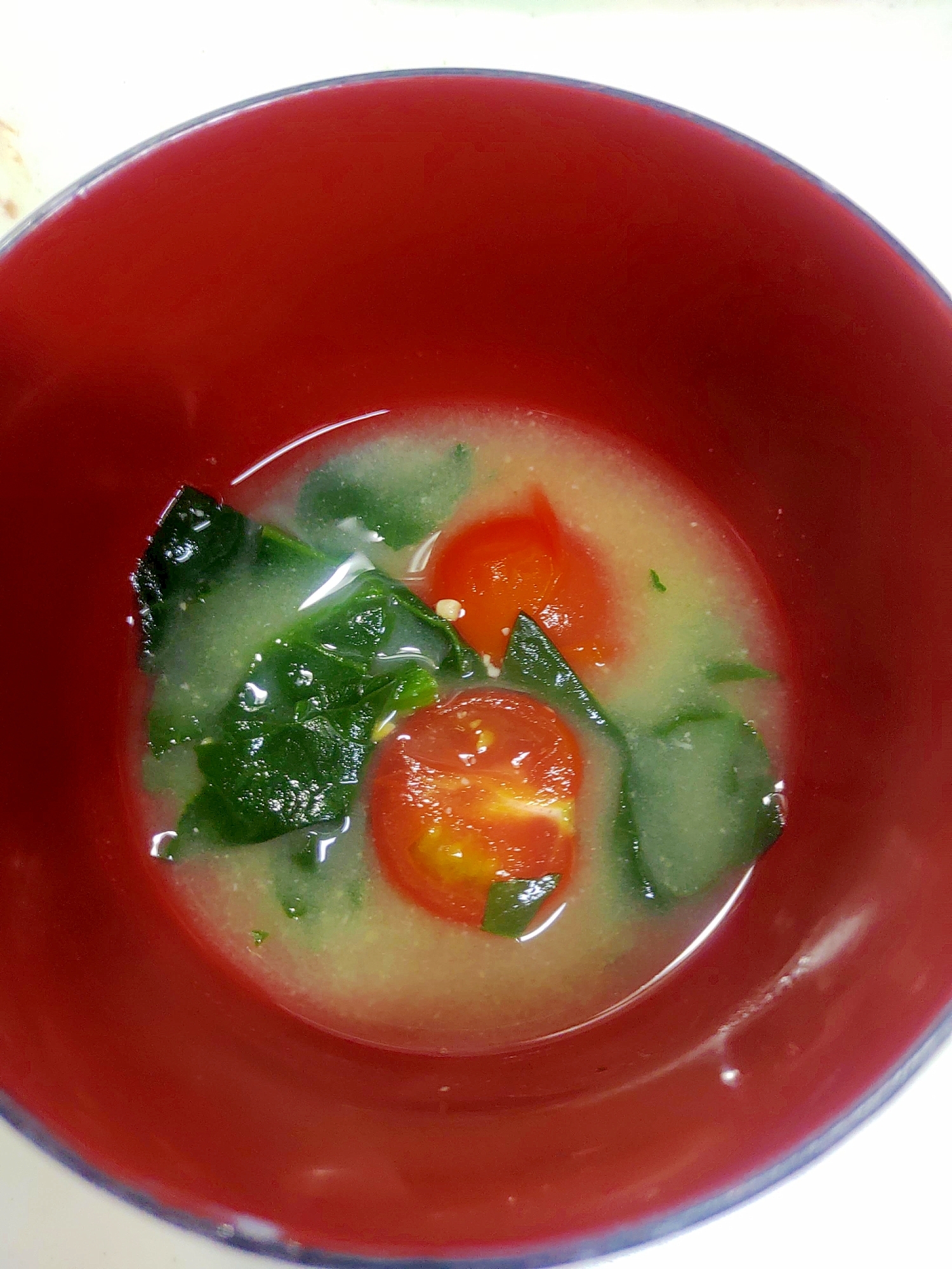 ミニトマトとほうれん草の味噌汁