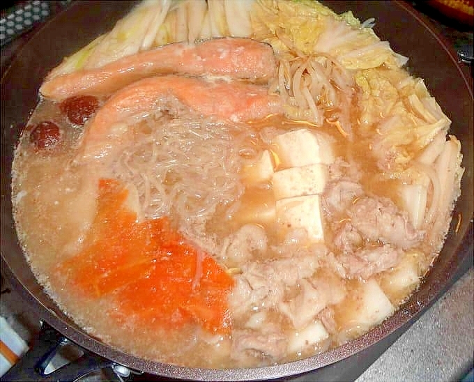 生姜を効かせた鮭の味噌仕立て石狩鍋