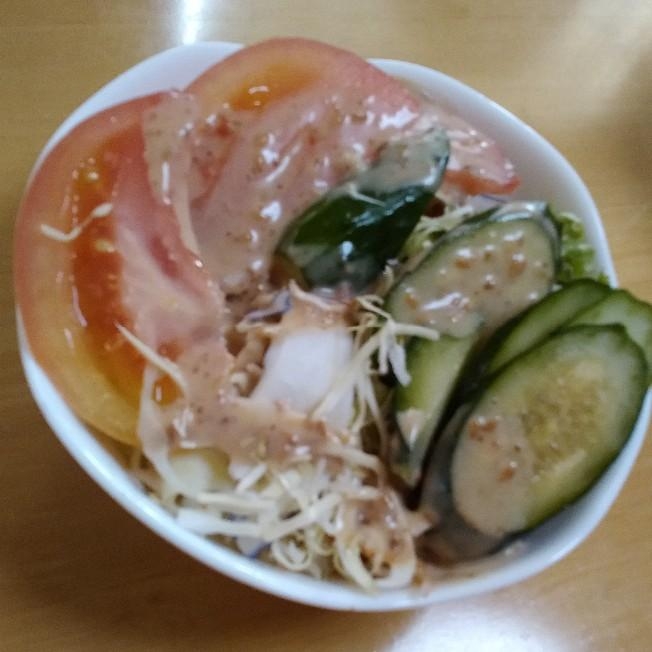 キャベツ・きゅうり・トマトのサラダ