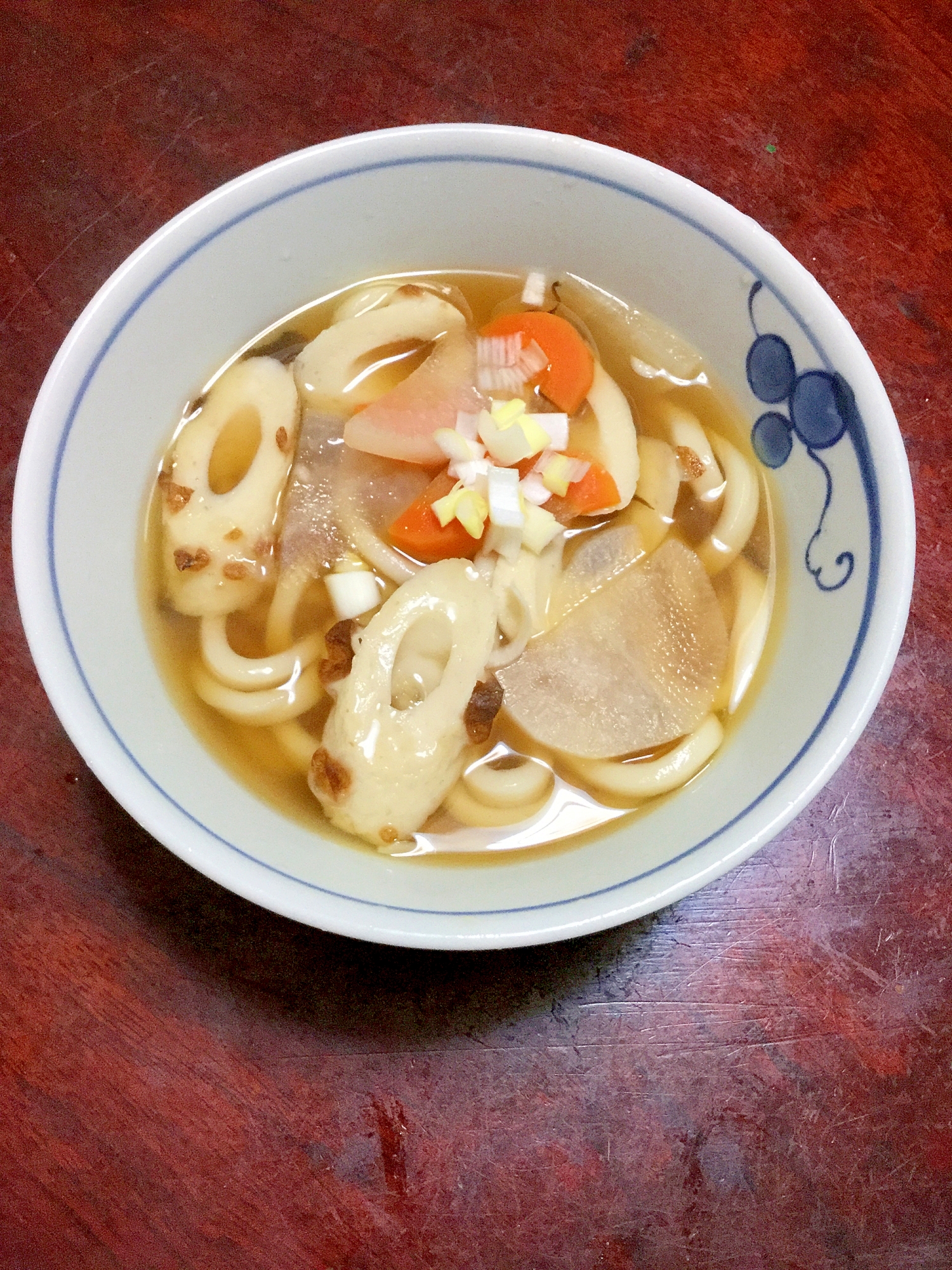 竹輪と大根と人参の煮込みうどん。